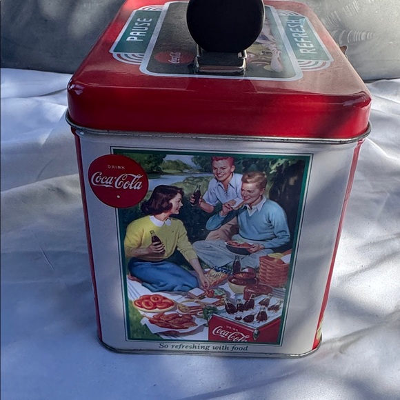Coca-Cola Red Tin Box with Bottle Opener - Picture 4 of 7